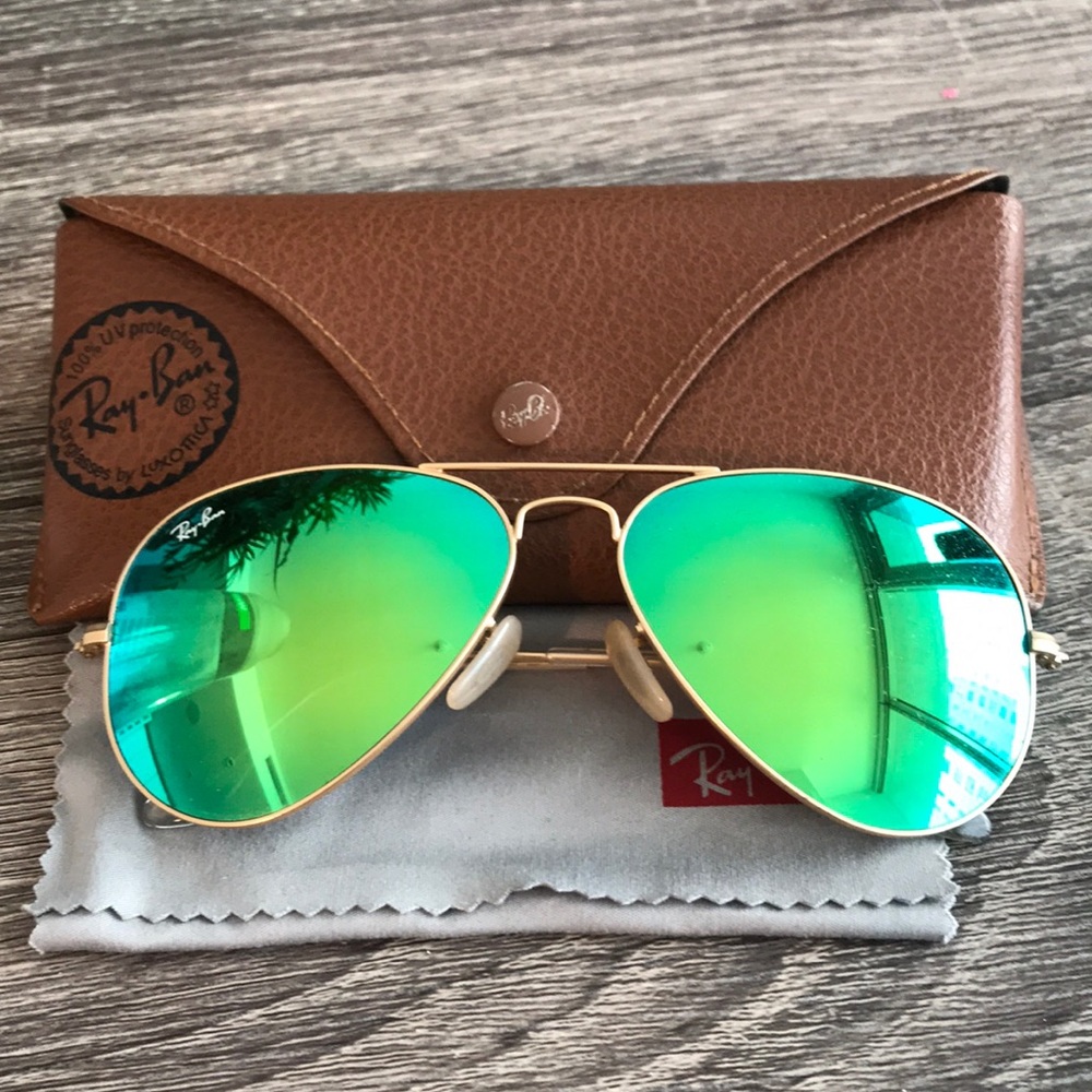 Mirrored green ray ban aviators